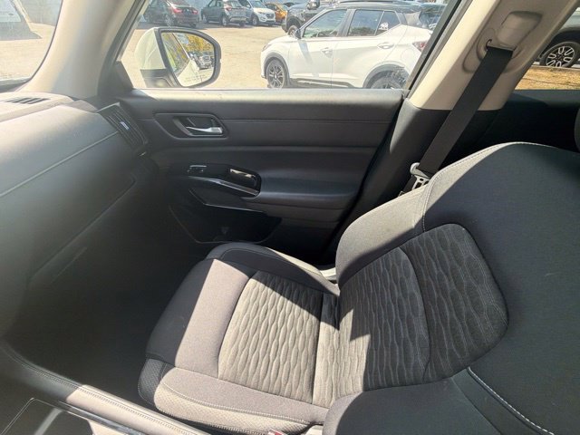 Used 2022 Nissan Pathfinder SV FWD image 32