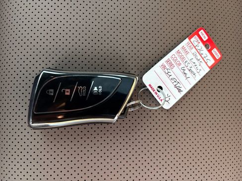 Used 2025 Lexus ES 300h w/ Premium Package FWD image 19