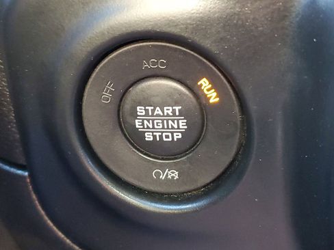 Used 2020 Jeep Gladiator Overland w/ Advanced Safety Group image 17