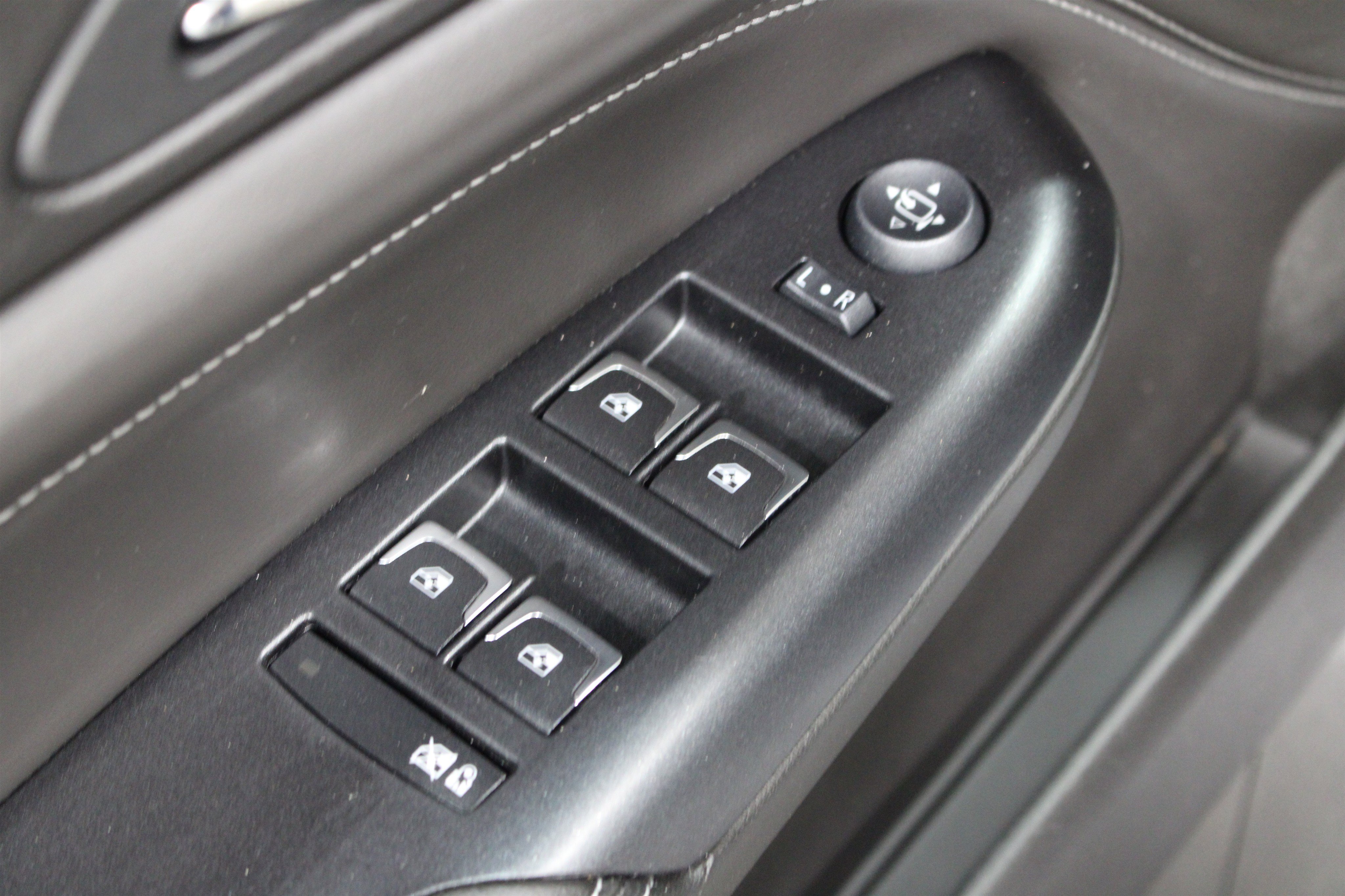 Used 2016 Cadillac SRX Luxury AWD/4WD image 7