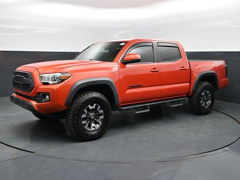 Used 2018 Toyota Tacoma TRD Off-Road w/ Technology Package AWD/4WD image 1