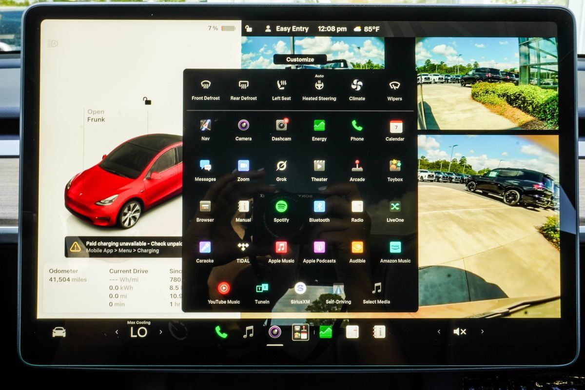 Used 2024 Tesla Model Y Long Range AWD/4WD image 23