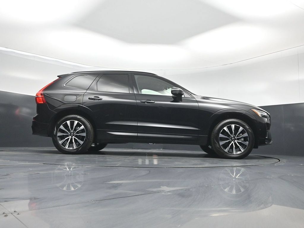 Used 2025 Volvo XC60 B5 Plus AWD/4WD image 49
