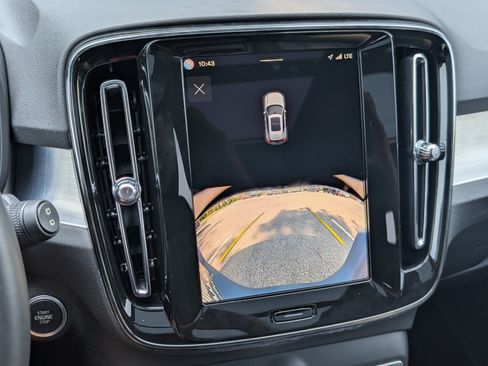 Used 2025 Volvo XC40 B5 Core AWD/4WD image 29