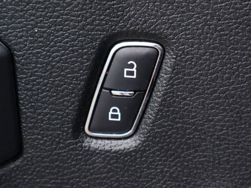 Used 2019 Ford F150 XLT image 13