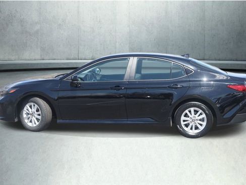 Used 2025 Toyota Camry LE FWD image 13