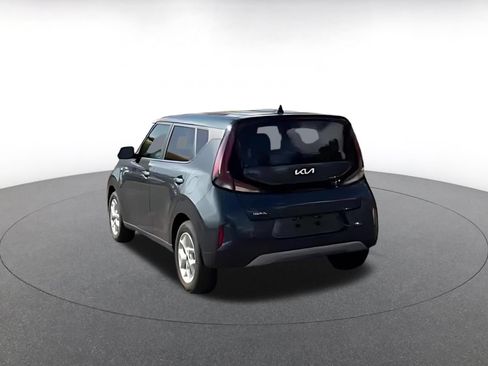 Used 2025 Kia Soul LX w/ LX Technology Package FWD image 10