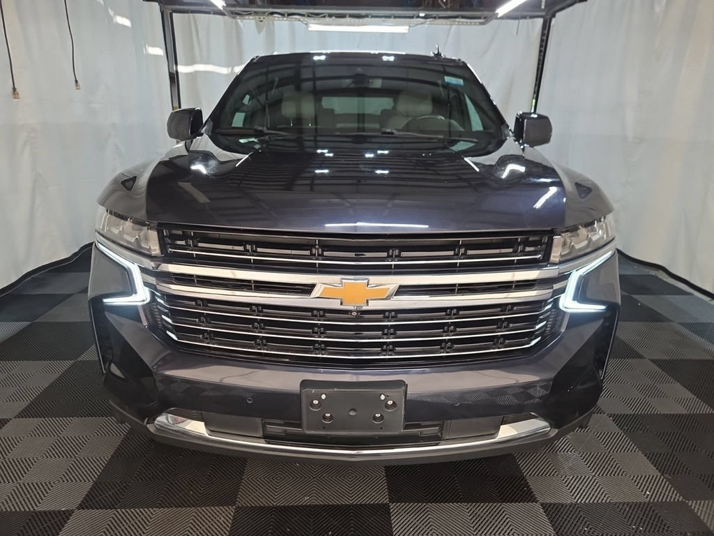 Used 2022 Chevrolet Suburban LT w/ LT Signature Plus Package AWD/4WD image 2