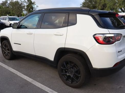 Used 2022 Jeep Compass Latitude w/ Convenience Group AWD/4WD image 3