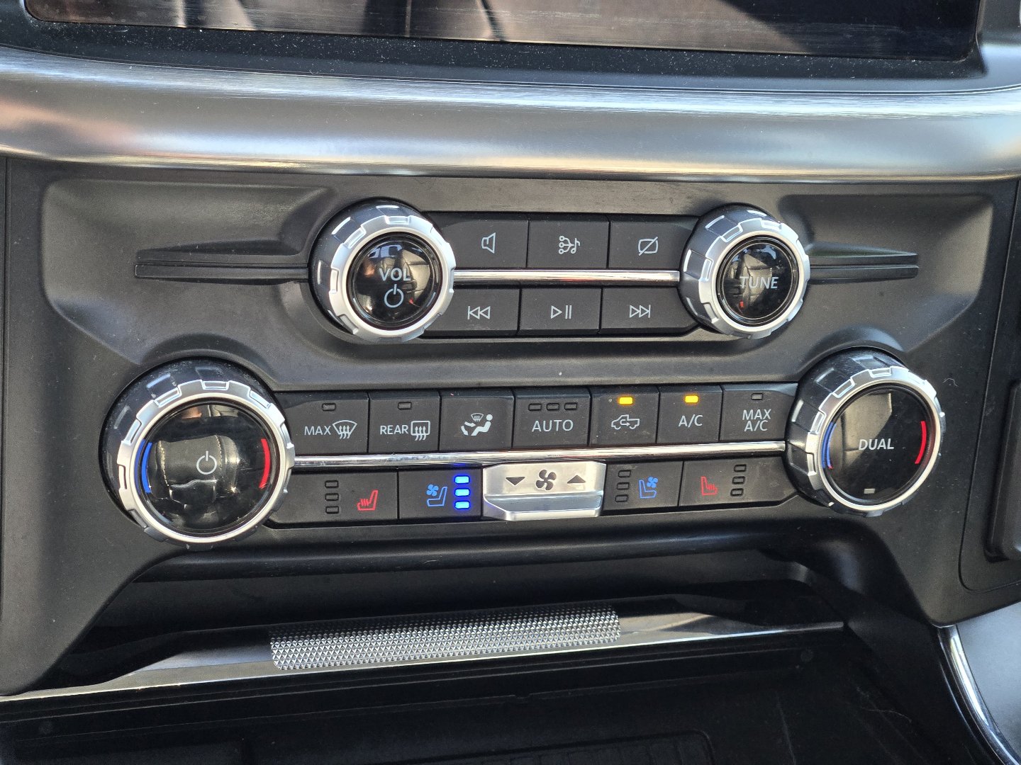 Used 2023 Ford F150 Lariat w/ Trailer Tow Package AWD/4WD image 8