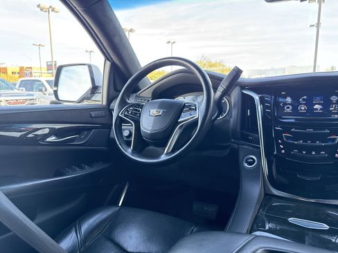 Used 2019 Cadillac Escalade ESV Platinum image 28