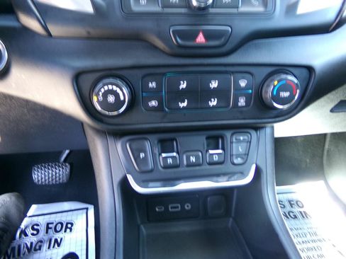 Used 2018 GMC Terrain SLE AWD/4WD image 16