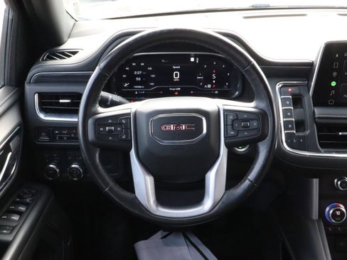 Used 2022 GMC Yukon XL SLT w/ SLT Luxury Package image 9