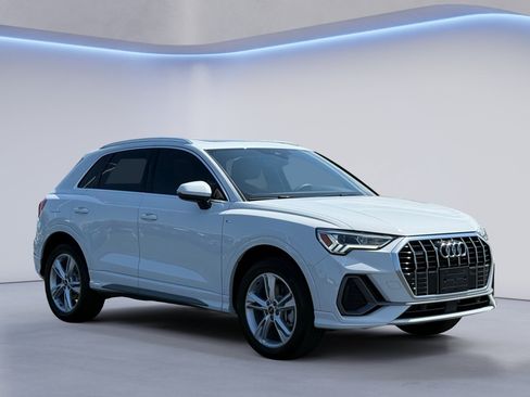Used 2024 Audi Q3 2.0T Premium Plus w/ Premium Plus Package AWD/4WD image 4