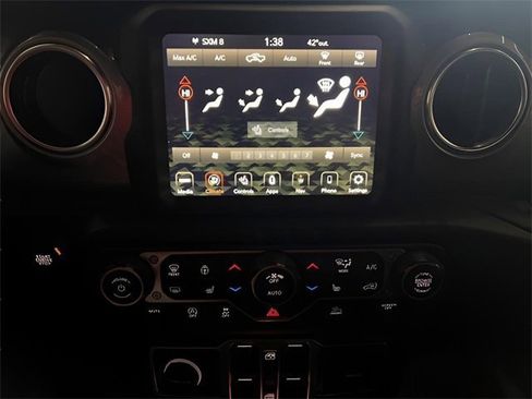 Used 2020 Jeep Gladiator Overland image 18