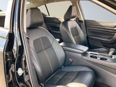 Certified 2022 Nissan Altima 2.5 SR w/ Midnight Edition Package image 8