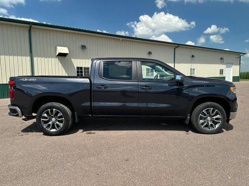 Used 2023 Chevrolet Silverado 1500 LT AWD/4WD image 32