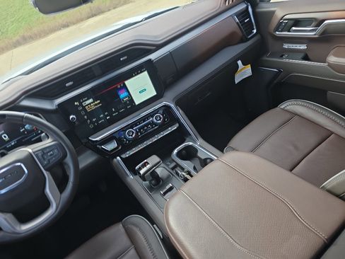 Used 2024 GMC Sierra 1500 Denali image 10