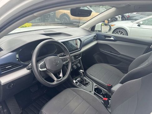 Used 2023 Volkswagen Taos SE w/ Panoramic Sunroof Package FWD image 15