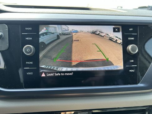 Certified 2023 Volkswagen Taos SE image 13