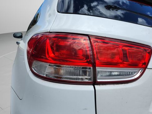 Used 2016 Kia Sorento LX w/ LX Convenience Package image 29