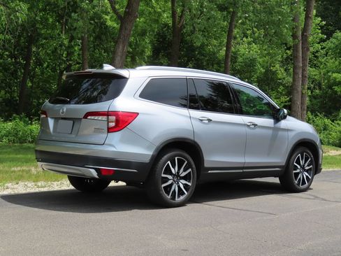 Used 2019 Honda Pilot Touring image 3