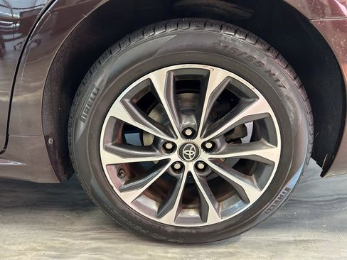 Used 2018 Toyota Avalon XLE image 22