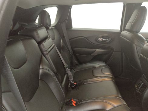 Used 2019 Jeep Cherokee Latitude Plus image 19