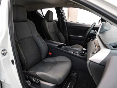 Used 2020 Toyota C-HR LE FWD image 31