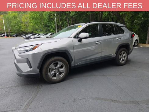 Used 2022 Toyota RAV4 XLE AWD/4WD image 5