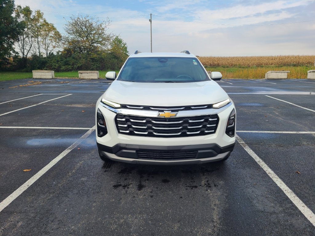 Used 2025 Chevrolet Equinox LT w/ Convenience Package II AWD/4WD image 2