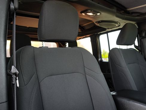 Used 2018 Jeep Wrangler Unlimited Sport S AWD/4WD image 34
