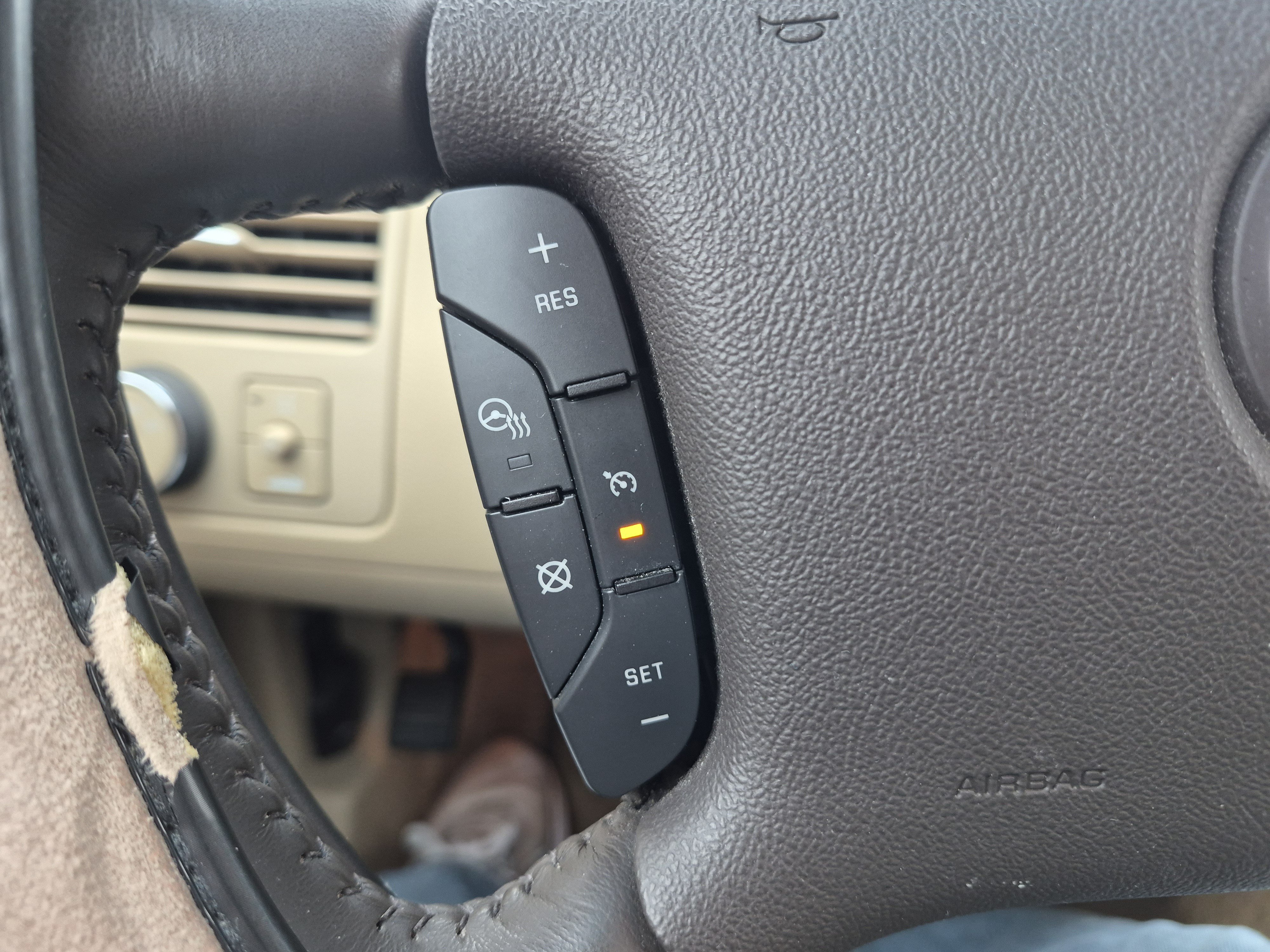 Used 2011 Buick Lucerne CXL FWD image 17