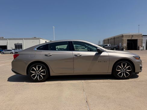Used 2023 Chevrolet Malibu RS w/ LPO, Floor Liner Package FWD image 4