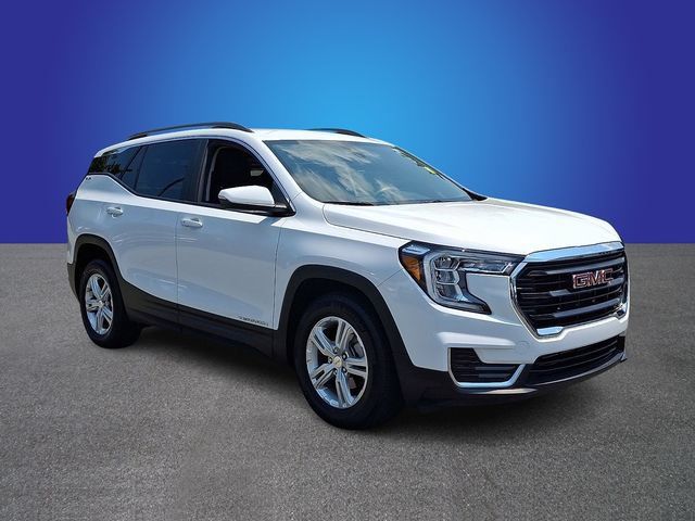 Used 2024 GMC Terrain SLE w/ Driver Convenience Package FWD image 3