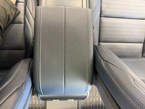 Used 2025 Lincoln Nautilus Reserve AWD/4WD image 42