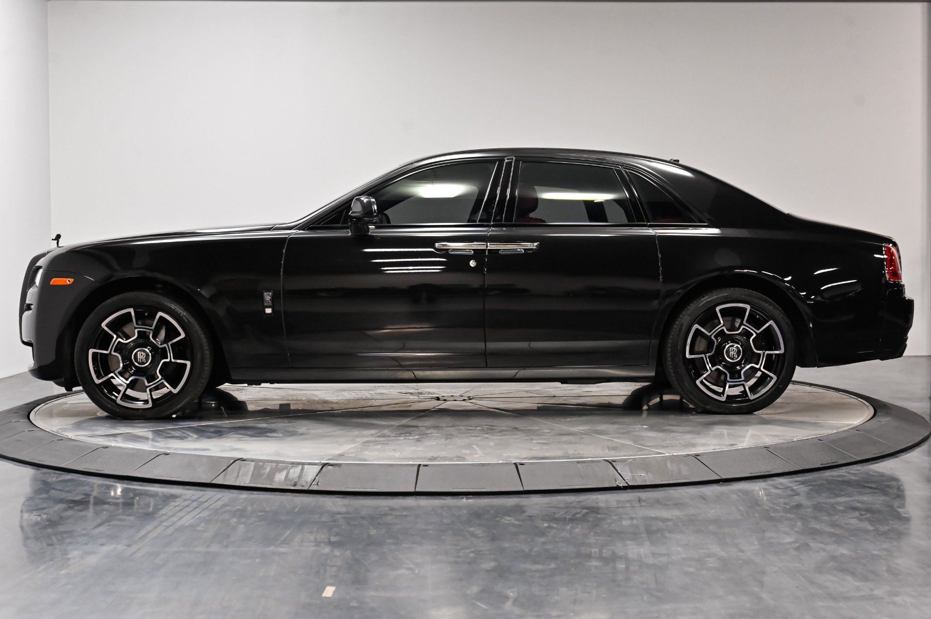 Used 2017 Rolls-Royce Ghost RWD image 20