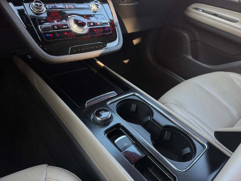 Used 2020 Lincoln Corsair FWD w/ Rear Removable Package Tray image 24