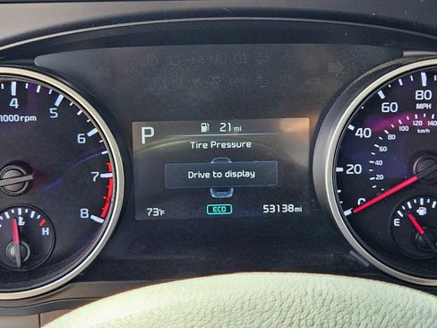 Used 2023 Kia Carnival LX image 27