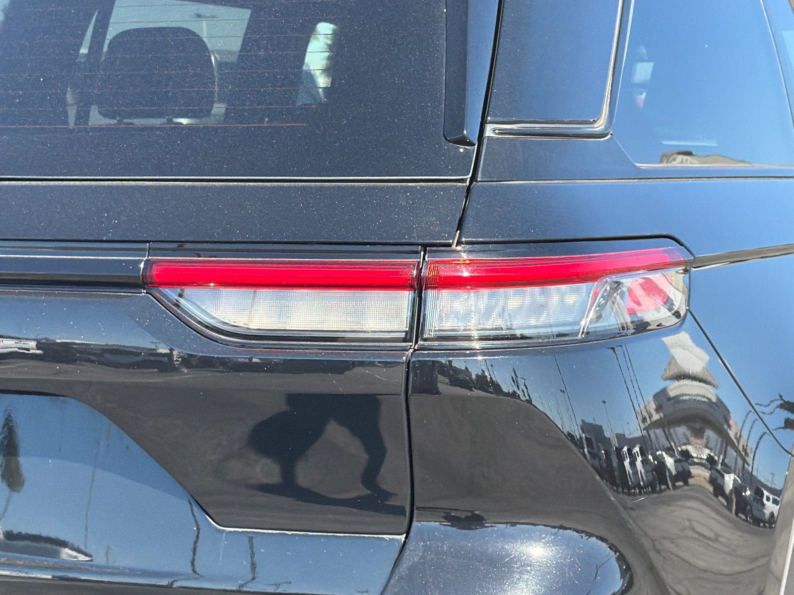 Used 2023 Jeep Grand Cherokee Altitude RWD image 40