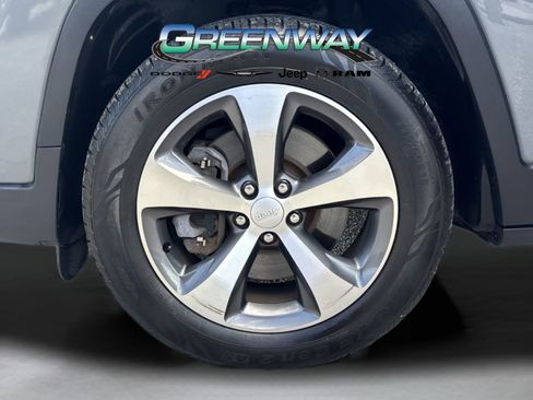 Used 2020 Jeep Cherokee Limited image 36