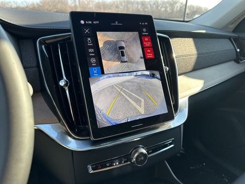 Certified 2025 Volvo XC90 B5 Plus image 25