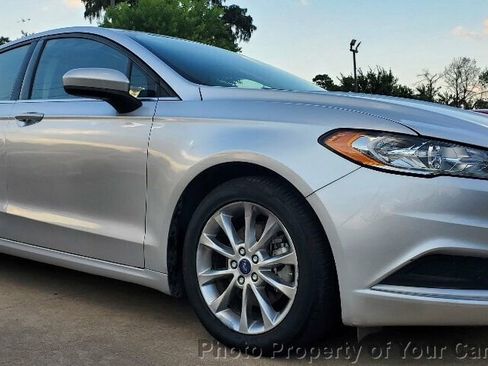 Used 2017 Ford Fusion SE image 9