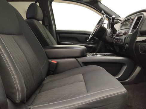 Used 2019 Nissan Titan SV w/ SV Convenience Package RWD image 21