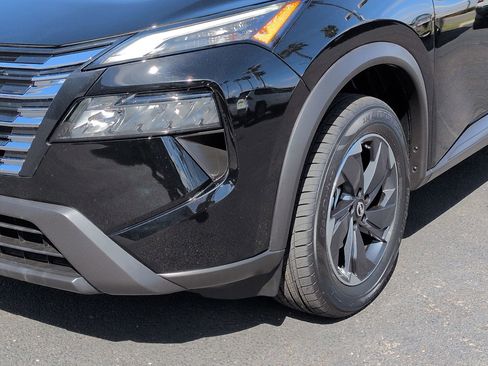 Certified 2025 Nissan Rogue SV image 10