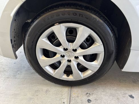 Used 2025 Nissan Versa SV FWD image 29