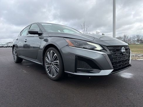 Used 2025 Nissan Altima 2.5 SL FWD image 1