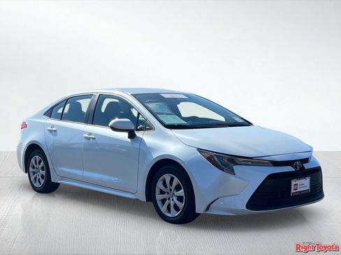 Certified 2025 Toyota Corolla LE FWD image 9