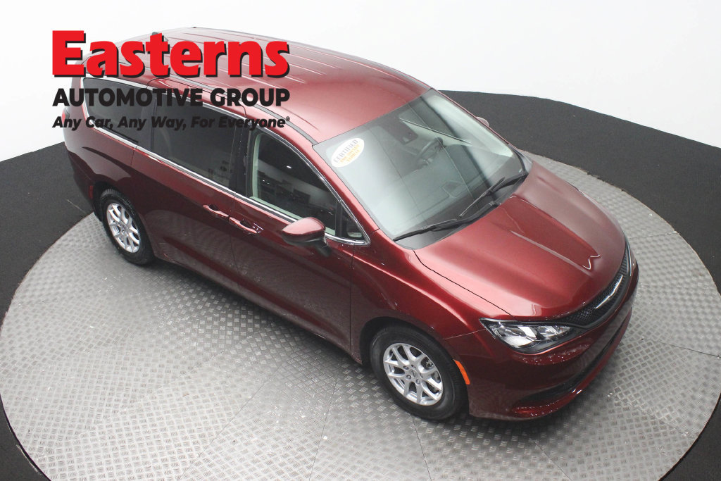 Used 2023 Chrysler Voyager LX FWD image 4