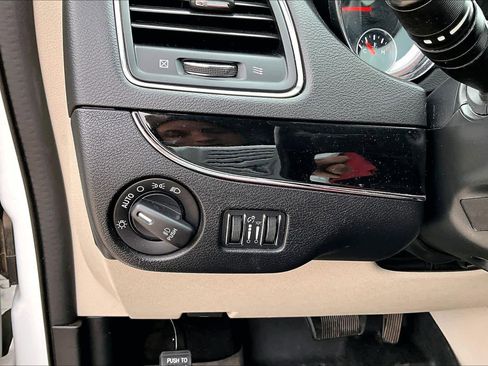Used 2016 Dodge Grand Caravan SXT FWD image 32